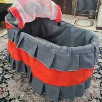تخت کنار مادر