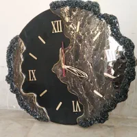 ساعت  دیواری رزینی  دفرمه شیک