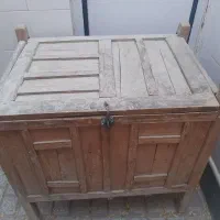 صندوق چوبی بزرگ قدیمی