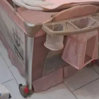تخت کودک یا پارک کودک
