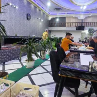 کباب زن. کباب پز. سالن کار. ظرف شور