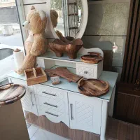 میز آرایش و کتابخانه