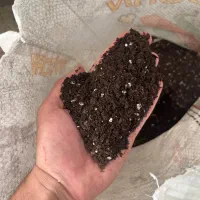 خاک برای گلدان کردن و لوازم گلخانه ای