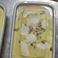 بستنی سنتی درجه یک وتولید و پخش