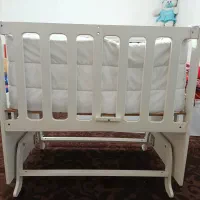 تخت نوزاد.گهواره شو وکنار تخت مادر