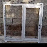 دوتا پنجره آلمینیومی بزرگ معاوضه با در راهرو