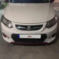 کوئیک R سفید قرمز