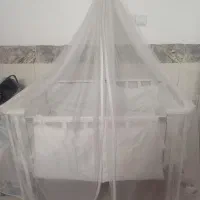 تخت کنار مادر