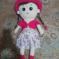 عروسک دختر کلاه دار