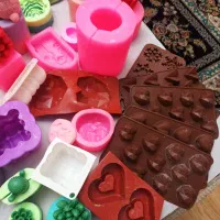 تعدادی قالب شمع سیلیکونی پلاستیکی به فروش میرسد|صنایع دستی و سایر لوازم تزئینی|رشت, لاکانی|دیوار