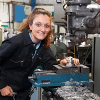 فرصت شغلی برای زنان علاقه مند به مشاغل فنی و صنعتی