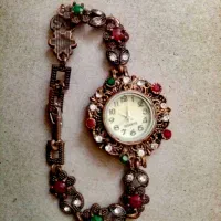 ساعت مچی زنانه طرح سنتی نگینی