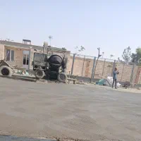 اجرای   بتن کف ماله پروانه  جدولکاری  و کف‌پوش