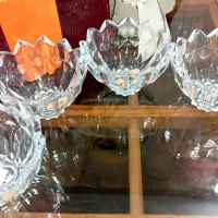 یکدست پیاله زیبا . قوری قدیمی