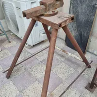 سه پایه و گیره اهنگری