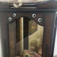 یک عدد ویترین چوبی