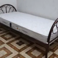 تخت یکنفره فلزی