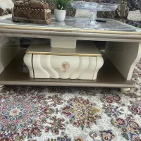 میز پذیرایی  بدون خرابی و سالم پنج میلیون تومن