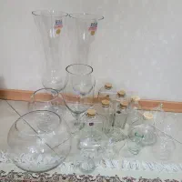 تعدادی گلدان وتنگ پیرکس