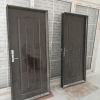 درب چوبی با چهارچوب فلزی