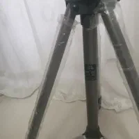 یک عدد سه پایه دوربین عکاسی و موبایل مدل pt-82HQ