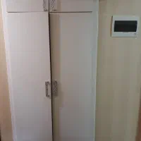 در کمد دیواری