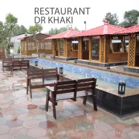 ویتر و سالن دار رستوران