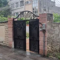 حفاظ و درب حیاطی