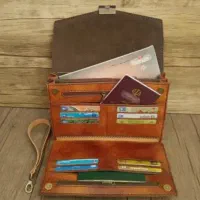 کیف پول حاوی مدارک