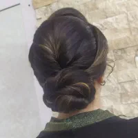میکاپ و شنیون و رنگ مو و اصلاح درمنزل مشتری|خدمات آرایشگری و زیبایی|قم, الغدیر|دیوار