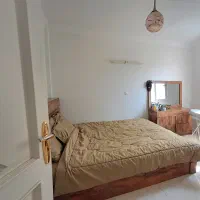 تخت دو نفره و میز دراور