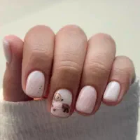 ناخن کار حرفه ای با مشتری(استخدام و آموزش)