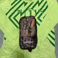 لباس دروازه بانی و دستکش دروازه بانی