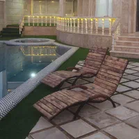 تخت کنار استخری چوبی باغ باغی استخر چوب روس روسی