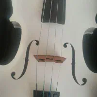 ویولن و اسپیکر نو