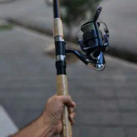 لنسر ماهیگیری با لوازم.