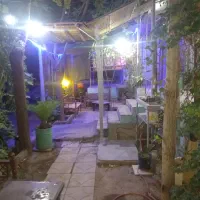 به یک همکار خانم برای کار قهوه خانه  نیازمندیم
