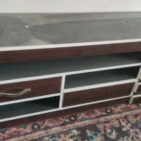 زیر تلویزیون بزرگ شیک و در حد نو