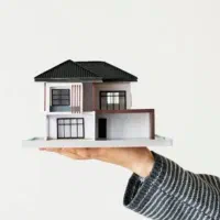 ساختمان ۲ طبقه و یک پارکینگ مناسب انبار