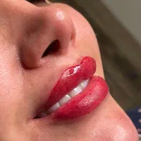 میکروبلیدینگ ابرو و شیدینگ لب