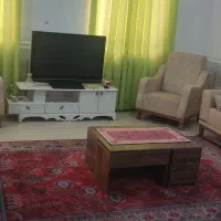 فروش دو دست مبل ۸ و ۷ نفره با میز وسط و عسلی