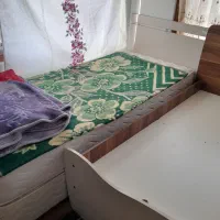 دوعددفرش ۶متری یک عددتخت یکنفره با تشک ومیز ارایش|فرش|رویان, |دیوار