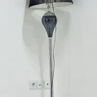 آباژور ایستاده