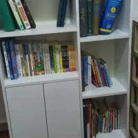 کتابخانه مدرن و تمیز فروش بعلت کمبودجا