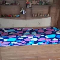 تخت دو طبقه چوبی|تخت و سرویس خواب|مشکین‌دشت, |دیوار