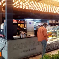 صندوقدار خانم (فست فود)