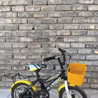 هر دو دوچرخه خارجی هستن|دوچرخه، اسکیت، اسکوتر|اسفراین, |دیوار