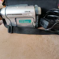 چرخ خیاطی و دوربین فیلمبرداری