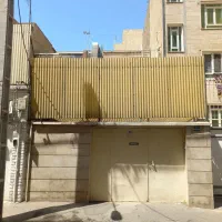 ۱۱۰ متر/کلنگی/دو طبقه و نیم/بهترین لوکیشن