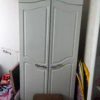 تخت وکمدنوجوان